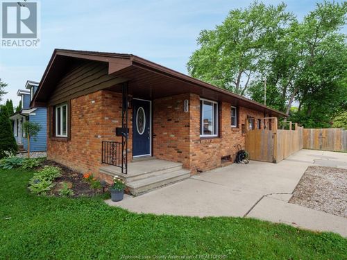 305 Edgewater Blvd, Tecumseh, ON, N8N2G9 | Card Image