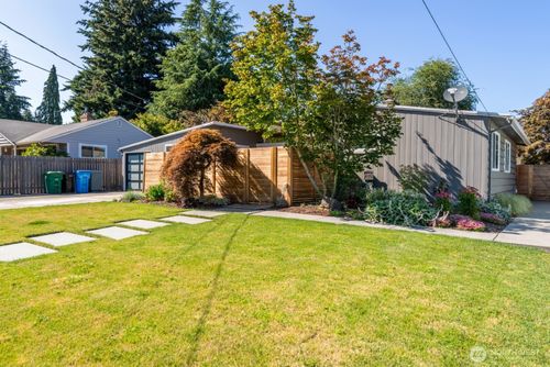1252 N 172nd St, Shoreline, WA, 98133-5418 | Card Image