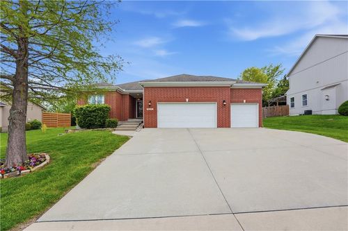 20903 W 72nd Ter, Shawnee, KS, 66218-8641 | Card Image