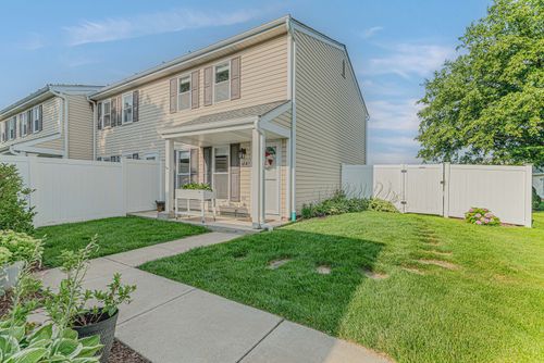 184 Rodenburg Rd, Roselle, IL, 60172-1679 | Card Image
