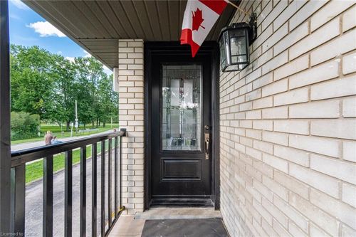 60 Elmwood Ave, Cambridge, ON, N1R4Y2 | Card Image