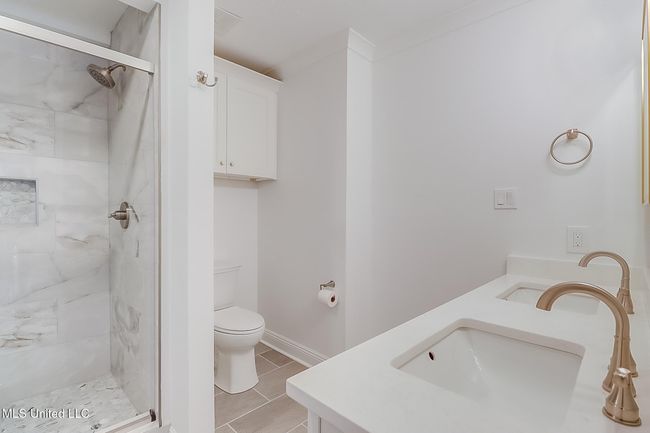 Primary/ Mstr Bathroom | Image 14