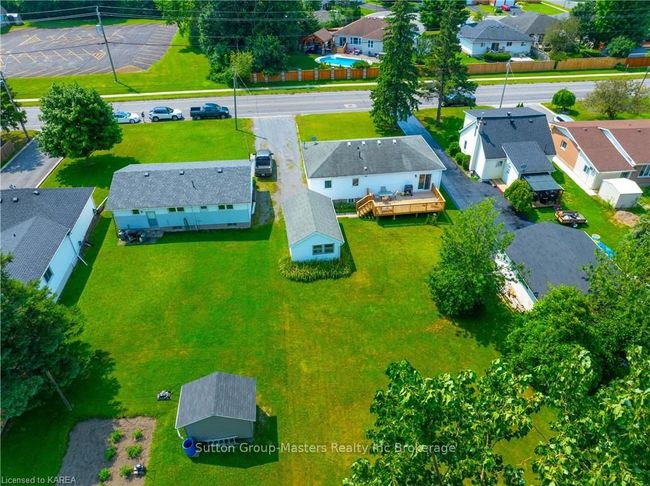 1038 Woodbine Rd, House other with 3 bedrooms, 3 bathrooms and 5 parking in Kingston ON | Image 33