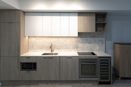 637-2020 Bathurst Street, York, ON, M5P0A6 | Card Image