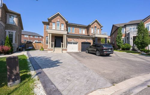 28 Fortis Cres, Bradford, ON, L3Z0W2 | Card Image