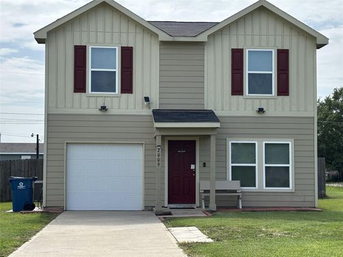 2009 6th St, Hempstead, TX, 77445-6910 | Card Image