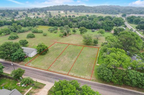 2105 Pecan St, Bastrop, TX, 78602-1553 | Card Image