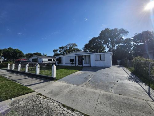 1833 Nw 6th Ave, Pompano Beach, FL, 33060-5111 | Card Image