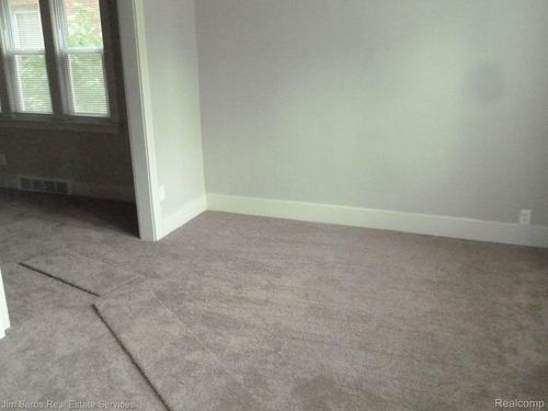 926 Nottingham Rd, Grosse Pointe Park, MI, 48230-1734 | Card Image