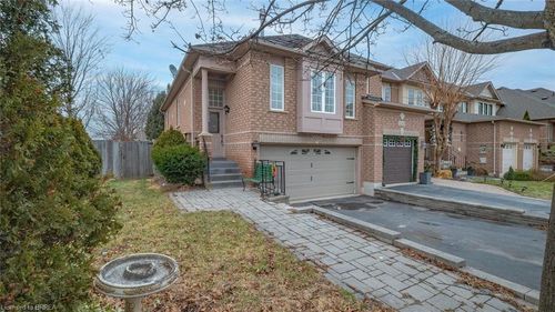 2235 Hummingbird Way, Oakville, ON, L6M3Z6 | Card Image