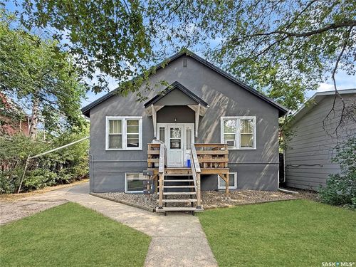 161 5th Ave Ne, Home with 4 bedrooms, 4 bathrooms and 2 parking in Swift Current SK | Card Image