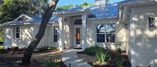 1418 Ne Oak Bluff Ln, Jensen Beach, FL, 34957-6520 | Card Image