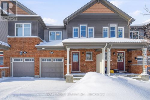 582 Meadowcreek Cir, Kanata, ON, K2M0J8 | Card Image