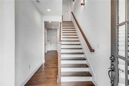6562 Beacon Dr, Sandy Springs, GA, 30328-2983 | Card Image