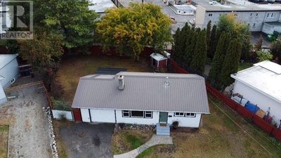 2330 Mckenzie St, House other with 2 bedrooms, 1 bathrooms and 4 parking in Penticton BC | Image 2