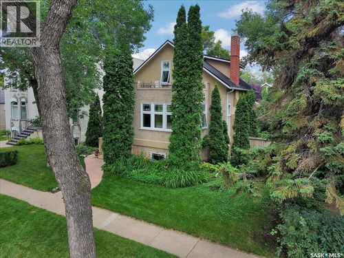 921 10th Ave N, Saskatoon, SK, S7K3A3 | Card Image
