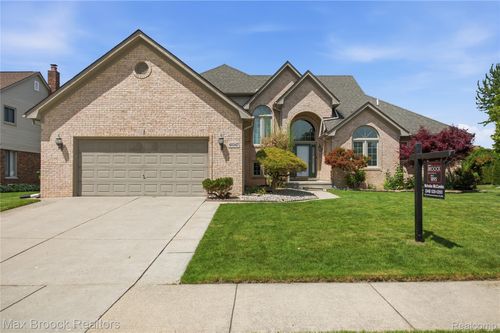 46547 Glen Eagle Dr, Shelby Township, MI, 48315-6120 | Card Image