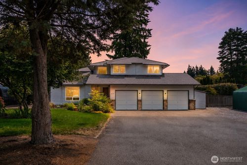 820 Monroe Ave Ne, Renton, WA, 98056-3859 | Card Image