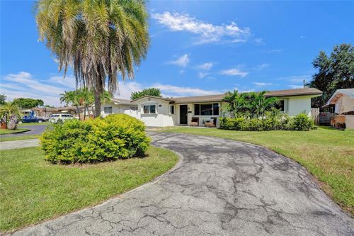 8821 Nw 11th St, Pembroke Pines, FL, 33024-4706 | Card Image