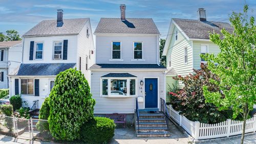 16 Woodbury St, New Rochelle, NY, 10805-1513 | Card Image