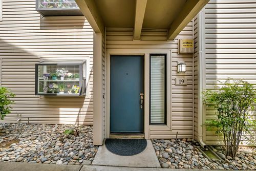 apt-19-2280 Hurley Way, Sacramento, CA, 95825-2374 | Card Image