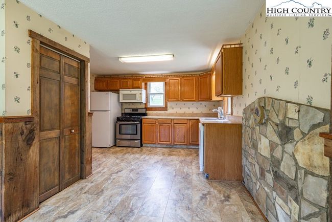 Kitchen/Dining Entry | Image 5