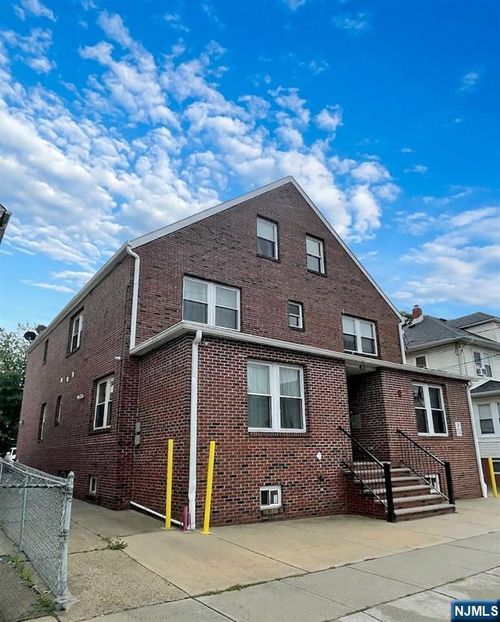 47 Campbell Ave, Hackensack, NJ, 07601-5374 | Card Image