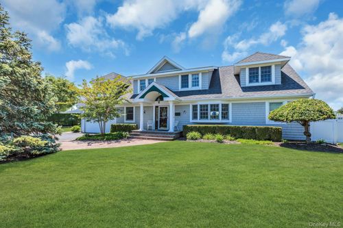 18 Beech Rd, Islip, NY, 11751-4907 | Card Image