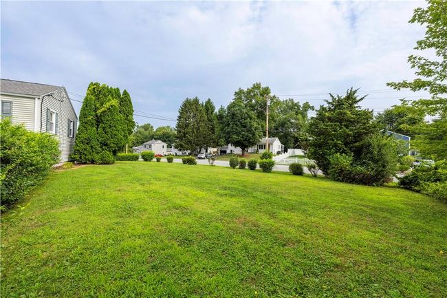 Side yard | Image 25
