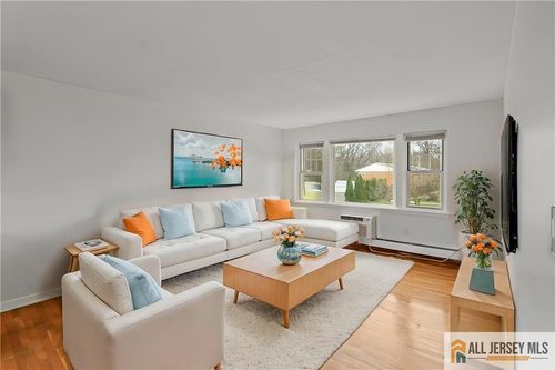 l-132 The Orch, East Windsor, NJ, 08512 | Card Image