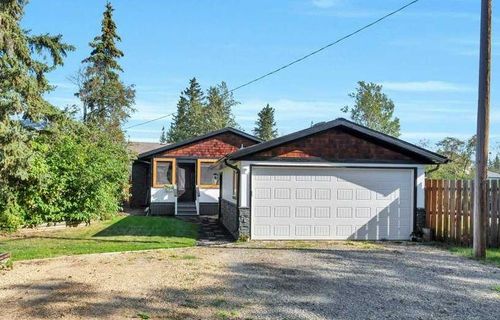 101 Lake View Ave, Gull Lake, AB, T0C0J1 | Card Image