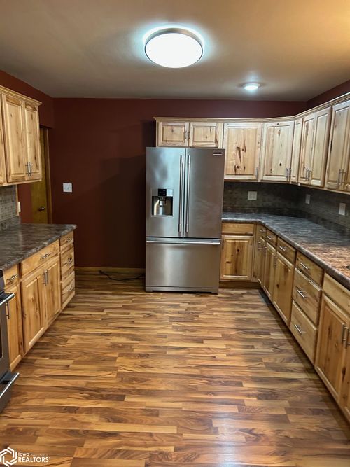 202 S Cedar Ave, Graettinger, IA, 51342-7710 | Card Image