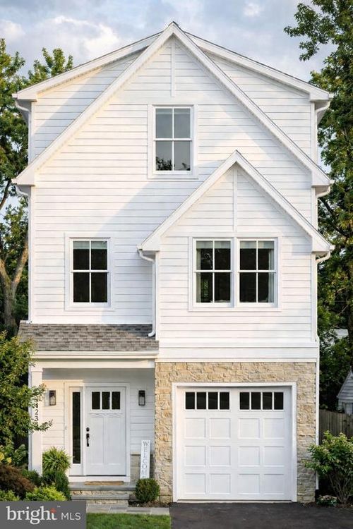 212 Chestnut St, NEWTOWN SQUARE, PA, 19073-3306 | Card Image