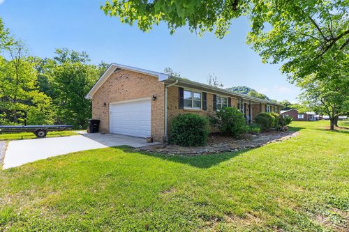 906 Riverside Cir, Celina, TN, 38551-4219 | Card Image