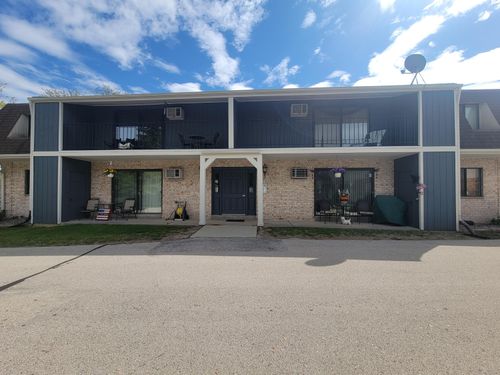 3242 W Mangold Ave, Greenfield, WI, 53221-5648 | Card Image