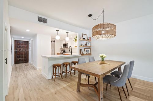 apt-11-2600 Cardena St, Coral Gables, FL, 33134-5679 | Card Image