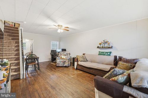216 Grant St, Parkesburg, PA, 19365-1424 | Card Image