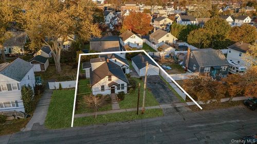 218 S 3rd St, Lindenhurst, NY, 11757-4832 | Card Image