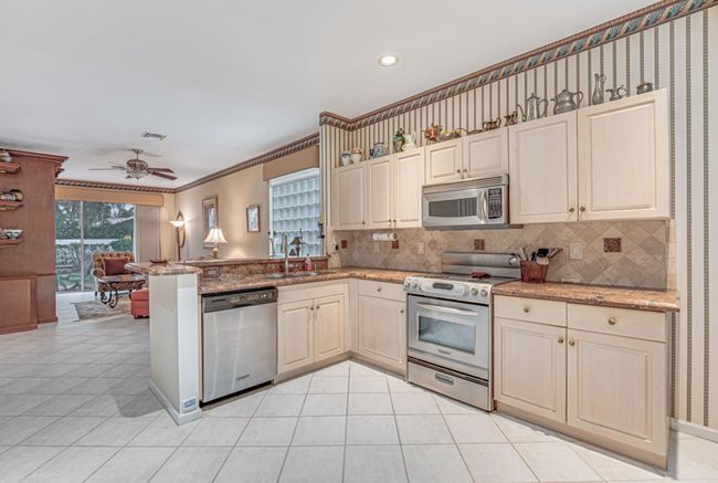 9684 Arbor View Dr N, House other with 2 bedrooms, 2 bathrooms and null parking in Boynton Beach FL | Image 15