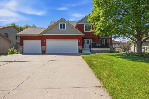 1165 Berwick Ln, Mahtomedi, MN, 55115-2842 | Card Image