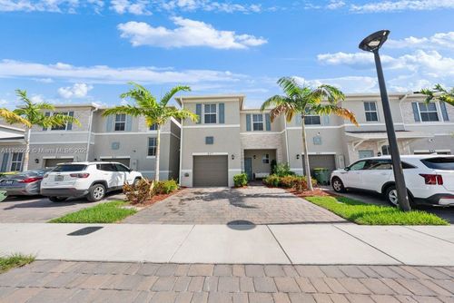 837 Se 16th Ct, Homestead, FL, 33034-5682 | Card Image