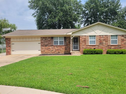 652 E Main St, Collinsville, OK, 74021-3616 | Card Image