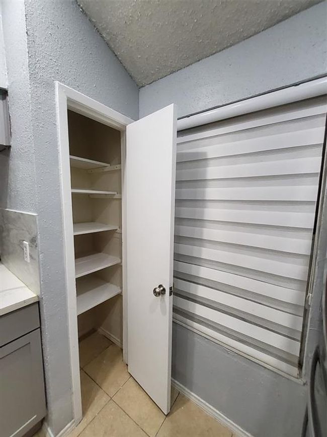 10151 Inwood Hollow Ln, Home with 3 bedrooms, 2 bathrooms and null parking in Houston TX | Image 9