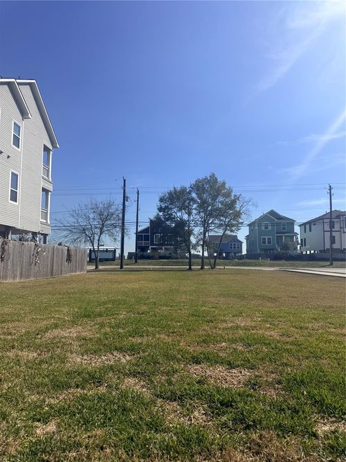 1329 N Meyer Ave, Seabrook, TX, 77586-3604 | Card Image