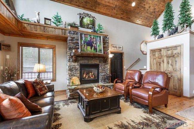 3568 S Beaver Springs Rd, House other with 3 bedrooms, 2 bathrooms and 6 parking in Island Park ID | Image 8