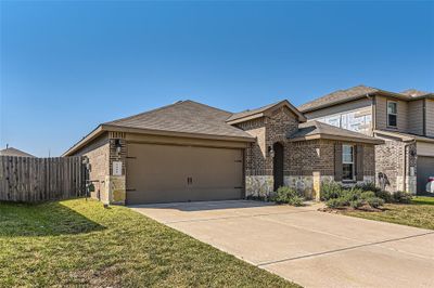 7526 Brookdale Bluff Lane, House other with 3 bedrooms, 2 bathrooms and null parking in Richmond TX | Image 2