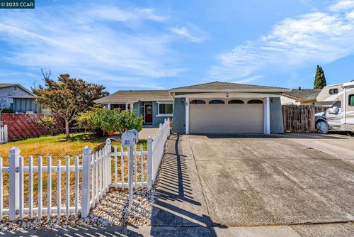 79 Chipman Ln, Suisun City, CA, 94585-1709 | Card Image