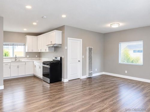 3925 Thorn St, San Diego, CA, 92105-4048 | Card Image
