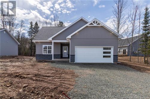 11 Hood St, Petitcodiac, NB, E4Z | Card Image