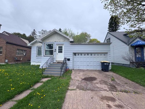 208 E Ridge St, Ironwood, MI, 49938-2052 | Card Image
